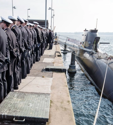 Збройні запити з Києва стають дедалі сміливішими: танки, винищувачі і, навіть, військові кораблі
