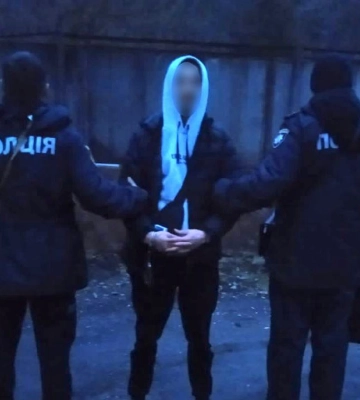 У Хусті чоловік проліз крізь вентиляційне вікно в чужий будинок і викрав звідти майже 30 тис доларів (ФОТО)