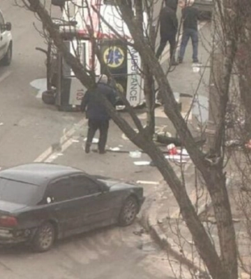 У Дніпровському районі Києва перекинувся автомобіль швидкої допомоги