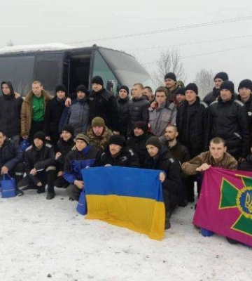 Захисники Маріуполя, партизани та снайпери: Україна повернула ще 116 полонених (фото, відео)