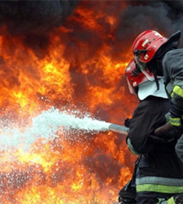 У Миколаєві, через необережне поводження з вогнем, горіло сміття та сухі дерева на відкритій території