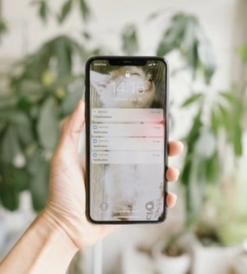 iPhone 15 вперше показали на живих знімках: новий роз’єм та Dynamic Island