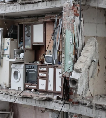 У Маріуполі росіяни вивозять тіла загиблих людей разом із завали знищених будинків – мер