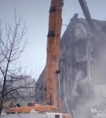 Оккупанты разрушили бульвар Хмельницкого в центре Мариуполя. ВИДЕО
