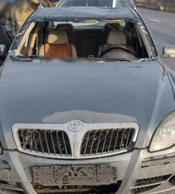У Києві помітили автомобіль без лобового скла: подробиці
