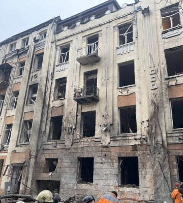 Российская ракета ударила в жилой дом в центре Харькова. Что известно