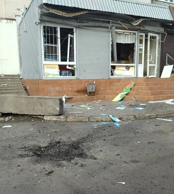 Російський снаряд влучив у магазин в Бериславі, є загиблі