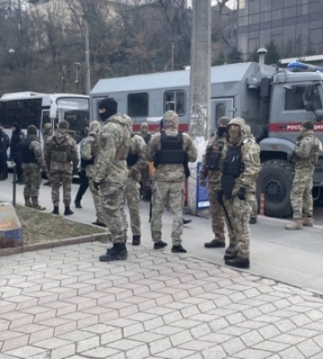 Кількість затриманих біля сімферопольського «суду» кримських татар зросла до 34
