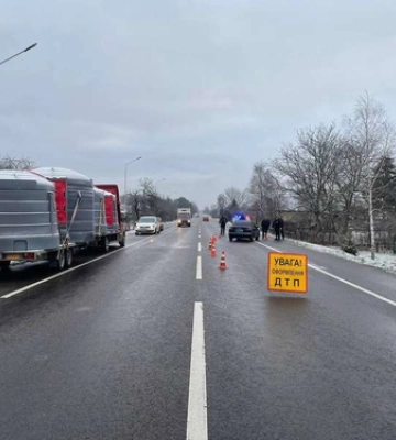 В Луцькому районі під колеса авто потрапила шестирічна дитина: дівчинка у важкому стані