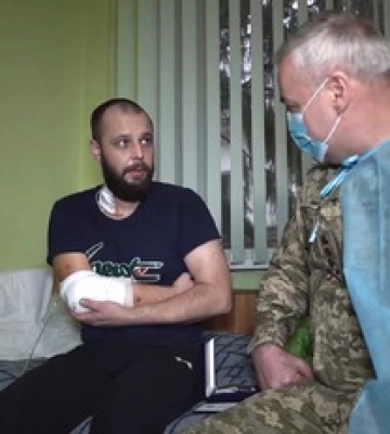 Командувач Об&#039;єднаних сил відвідав шпиталь із пораненими бійцями ЗСУ: відео