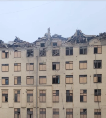 Российская ракета попала в здание университета Бекетова в Харькове: 5 раненых