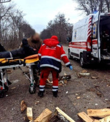 На Київщині поліцейські допомогли госпіталізувати потерпілого в ДТП 
