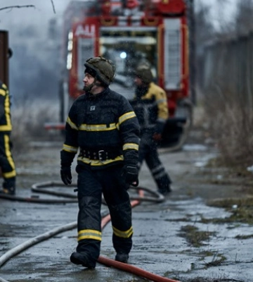 У Херсоні російські вйіськові обстріляли освітній заклад: виникла пожежа 