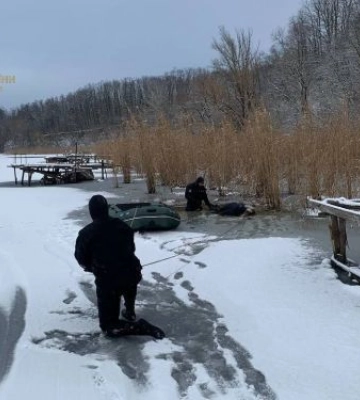 У Запорізькому районі виявили вмерзле в лід тіло чоловіка