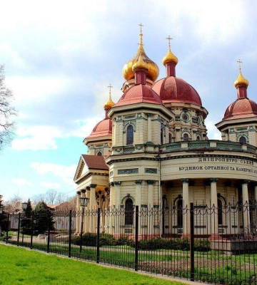Цього дня 94 роки тому в Дніпрі були зачинені дві давні культові споруди. Як вони виглядали (історичні фото)