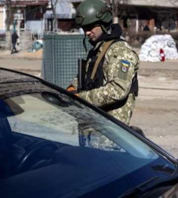 Повістки на вулицях та в розважальних закладах: що думають жителі Луцька і що кажуть у військкоматі