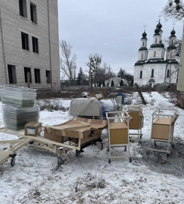 Гуманітарний центр «7 кілометра» відправив до Ізюму партію медичних ліжок для лікарні та пологового будинку