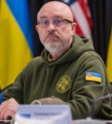 Рішення, бути мені міністром оборони чи ні, приймає   Верховний головнокомандувач ,-Резніков