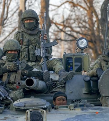 До порту в Маріуполі окупанти переміщують РСЗВ, ППО та живу силу, - Андрющенко