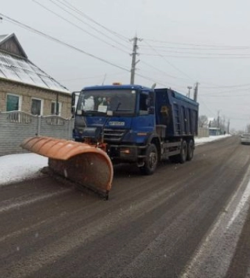 На дорогах Запорізької області працює потужна спецтехніка - фото