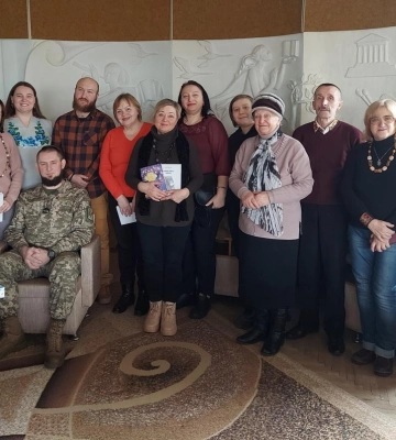 Військовий з Рівненщини презентував книгу «Майже війна: обміть»