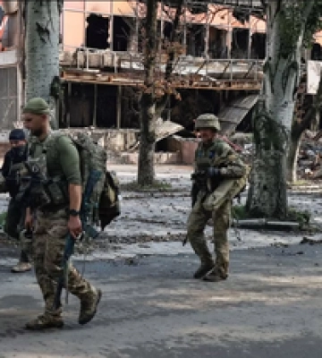 Уличные бои в Бахмуте: военный рассказал о ситуации в городе и на дорогах жизни