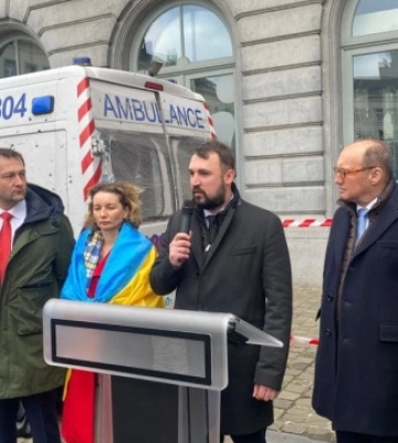 У Брюсселі показали розстріляну росіянами «швидку» та підірвану пожежну машину