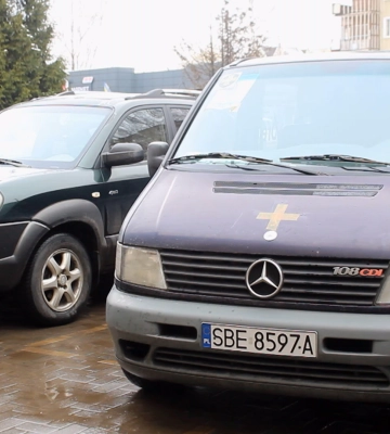 35 авто передали водії громадської організації «Військові капелани» на передову (відео)
