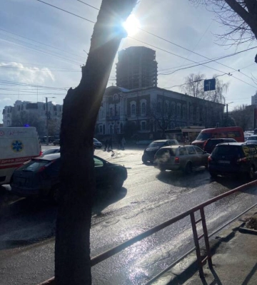У Кропивницькому сталася ДТП за участю легковика та тролейбуса 