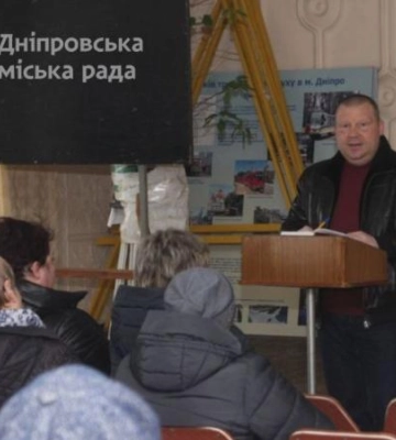 Контролерів і кондукторів «Дніпровського електротранспорту» навчають, як відрізняти фейкові пільгові посвідчення