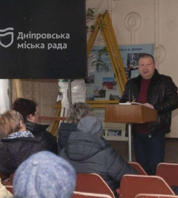 Контролерів і кондукторів «Дніпровського електротранспорту» навчають, як відрізняти фейкові пільгові посвідчення