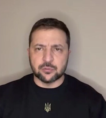 Окупанти намагаються оточити Бахмут і зламати нашу оборону — Зеленський