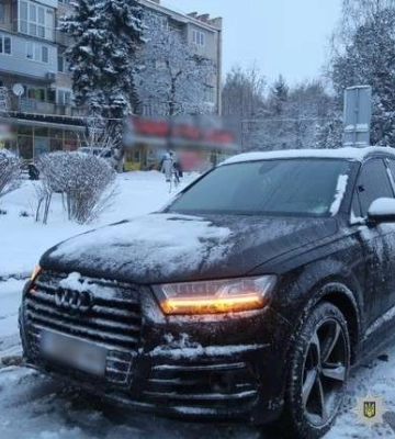 У Чернівцях водій Audi збив двох людей на пішохідному переході