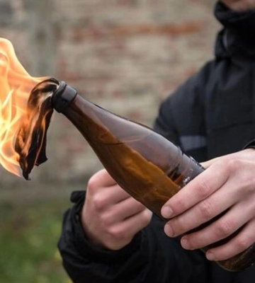 На Київщині чоловік підпалив будинок, де його зраджувала кохана (ВІДЕО)