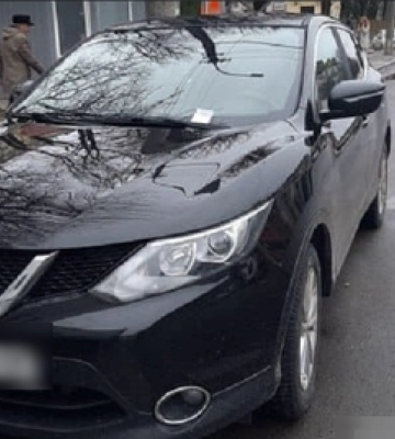 У Луцьку водії залишають свої авто на зупинках громадського транспорту (ФОТО)