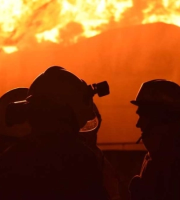 На Хустщині пожежа охопила будинок та надвірну споруду: що відомо