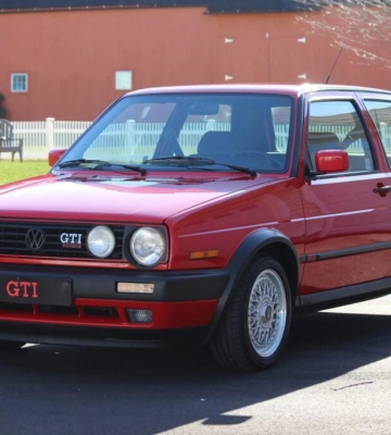 Вживаний Volkswagen Golf 1992 року продали за ціною нового Porsche 718 Cayman GTS. Фото