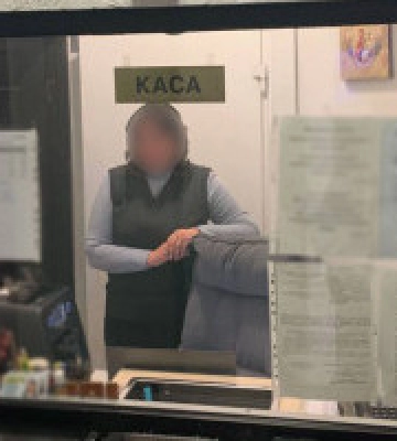 В Києві затримали чоловіка, який за допомогою пістолета та гранати хотів пограбувати обмінний пункт