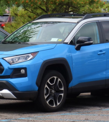 Топ-15 нових автомобілів, які все ще мають проблеми з іржею