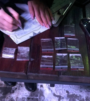 У Рівному у пішохода-порушника виявили наркотичні речовини