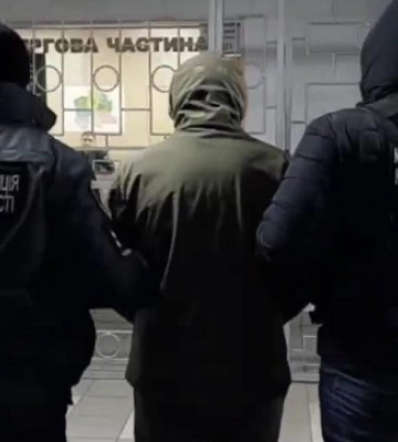 Бросился и открыл стрельбу: в Белой Церкви мужчина напал на детей и прохожего
