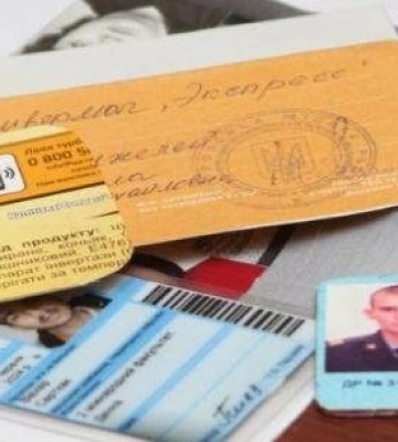 Штраф до 17 тис. грн або позбавлення волі до 2 років: як у Дніпрі борються з фейковими посвідченнями в електротранспорті