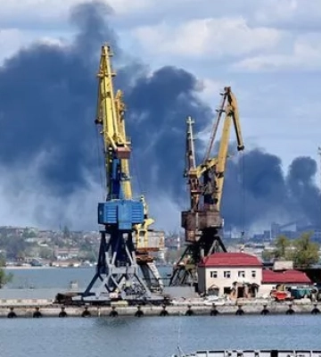 Серія вибухів прогриміла в районі порту у Маріуполі — окупанти підняли авіацію