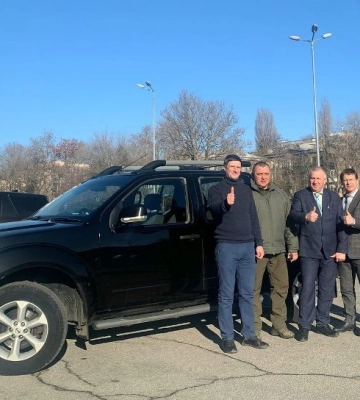 Фермери з Одещини подарували військовим автомобіль