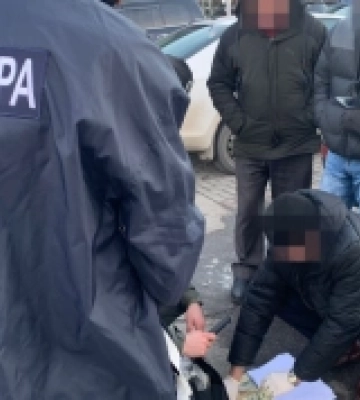 У Луцьку на хабарі за місце в «єЧерзі» затримали посадовців Укртрансбезпеки