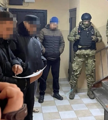 Наркотики за дозволом: у Вараші затримали збувачів метадону, які проходили замісну терапію (ВІДЕО)