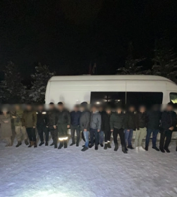 На Буковині прикордонники затримали два автобуси з ухилянтами