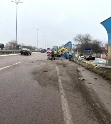 На трасі Київ-Чоп сталася жахлива ДТП, є постраждалі (ФОТО)