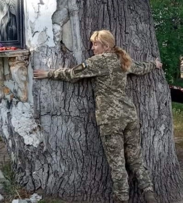 Окупанти у Запорізькій області порізали 600-річний дуб на дрова Окупанти у Запорізькій області порізали 600-річний дуб на дрова