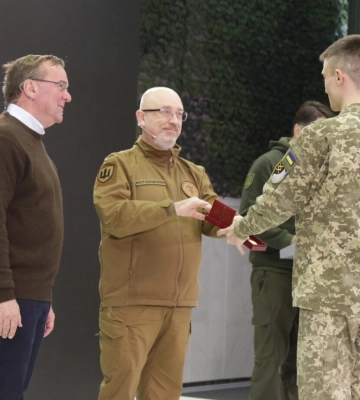 Міністри оборони України та Німеччини вручили нагороди військовослужбовцям Повітряних Сил ЗСУ